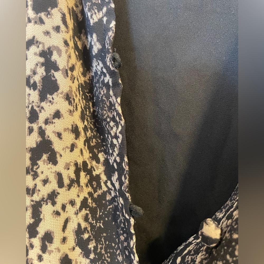 VINCE CAMUTO Black/Beige Snake Print Bishop Sleeve 3/4 Sleeve Blouse Top - Small - Picture 3 of 16